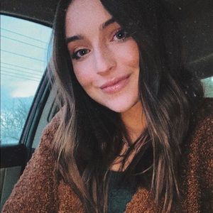 Meet your Posher, Kacee